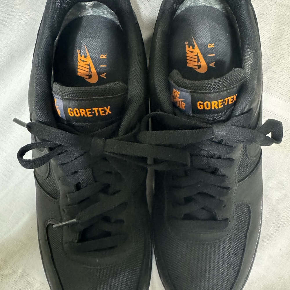 Nike USED like new mens Air Force One Low Gore-Tex Black
